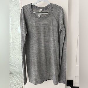 Lululemon Long sleeve shirt Size 6